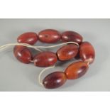 AN AGATE BEADED NECKLACE.