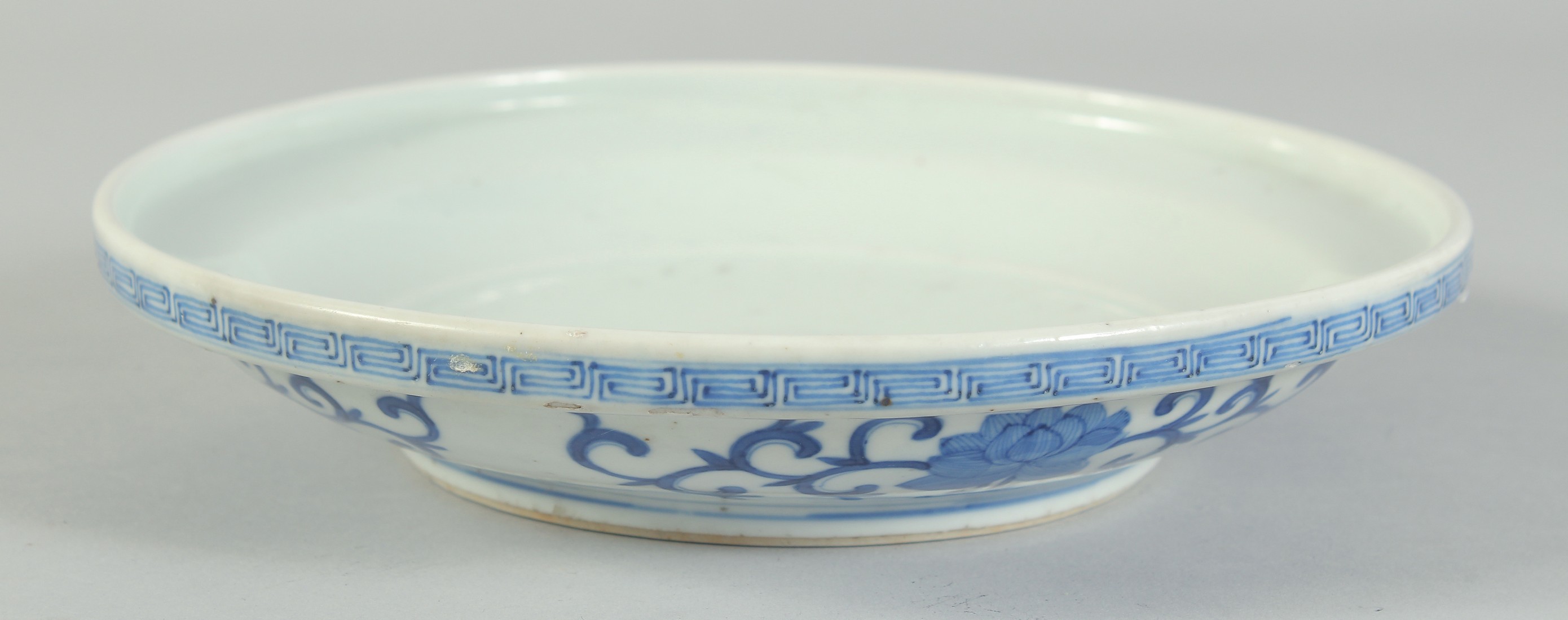 AN EARLY 20TH CENTURY CHINESE REPUBLIC PORCELAIN PLANT POT STAND, with six-character mark to base, - Image 2 of 3