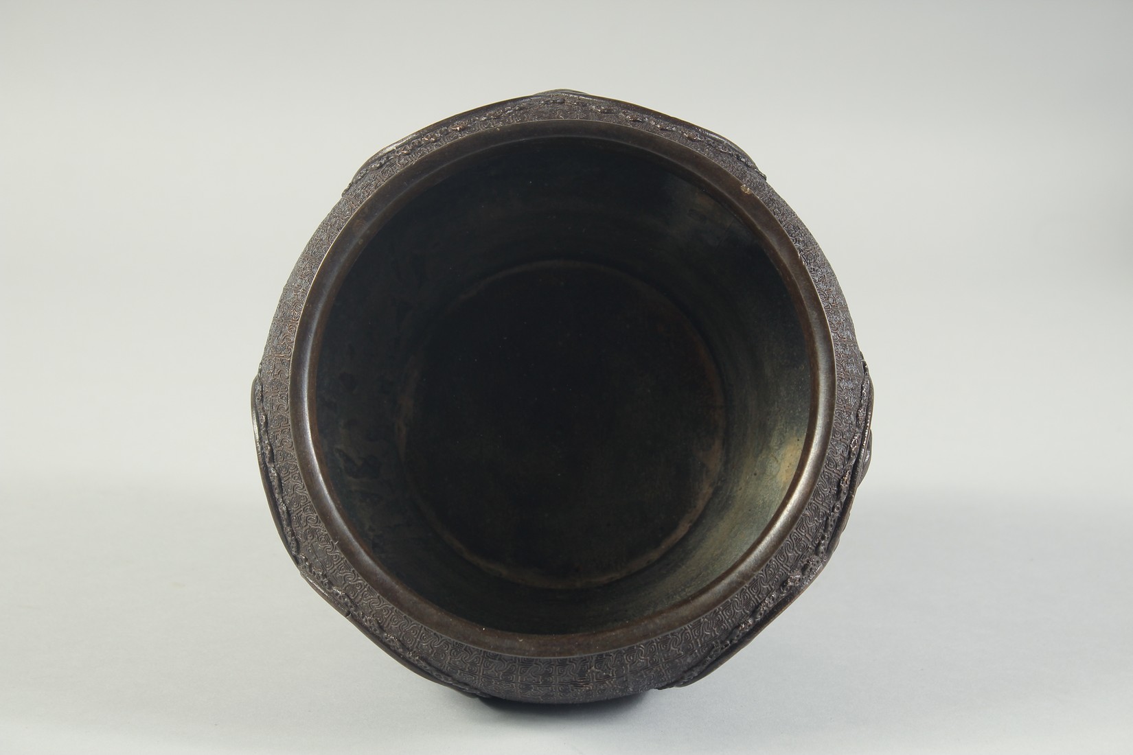 A BRONZE CACHE POT / KORO, decorated with panels of relief birds, character mark to base, 18cm - Image 5 of 7