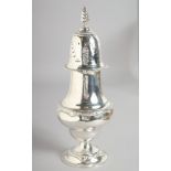 A LARGE EDWARD VII SUGAR CASTER. 11ins high. London 1901, weight: 10ozs.