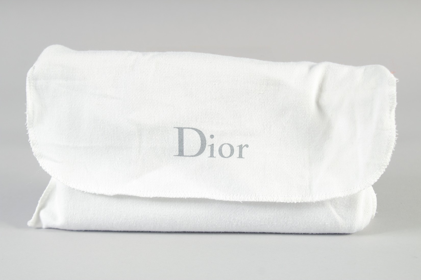 A CHRISTIAN DIOR PADDED PURSE. 20cm long, 11cm high, with a Dior gilt tag, in a dust cover. - Bild 7 aus 7