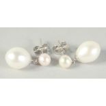 A PAIR OF 18CT GOLD PEARL DROP EARRINGS.