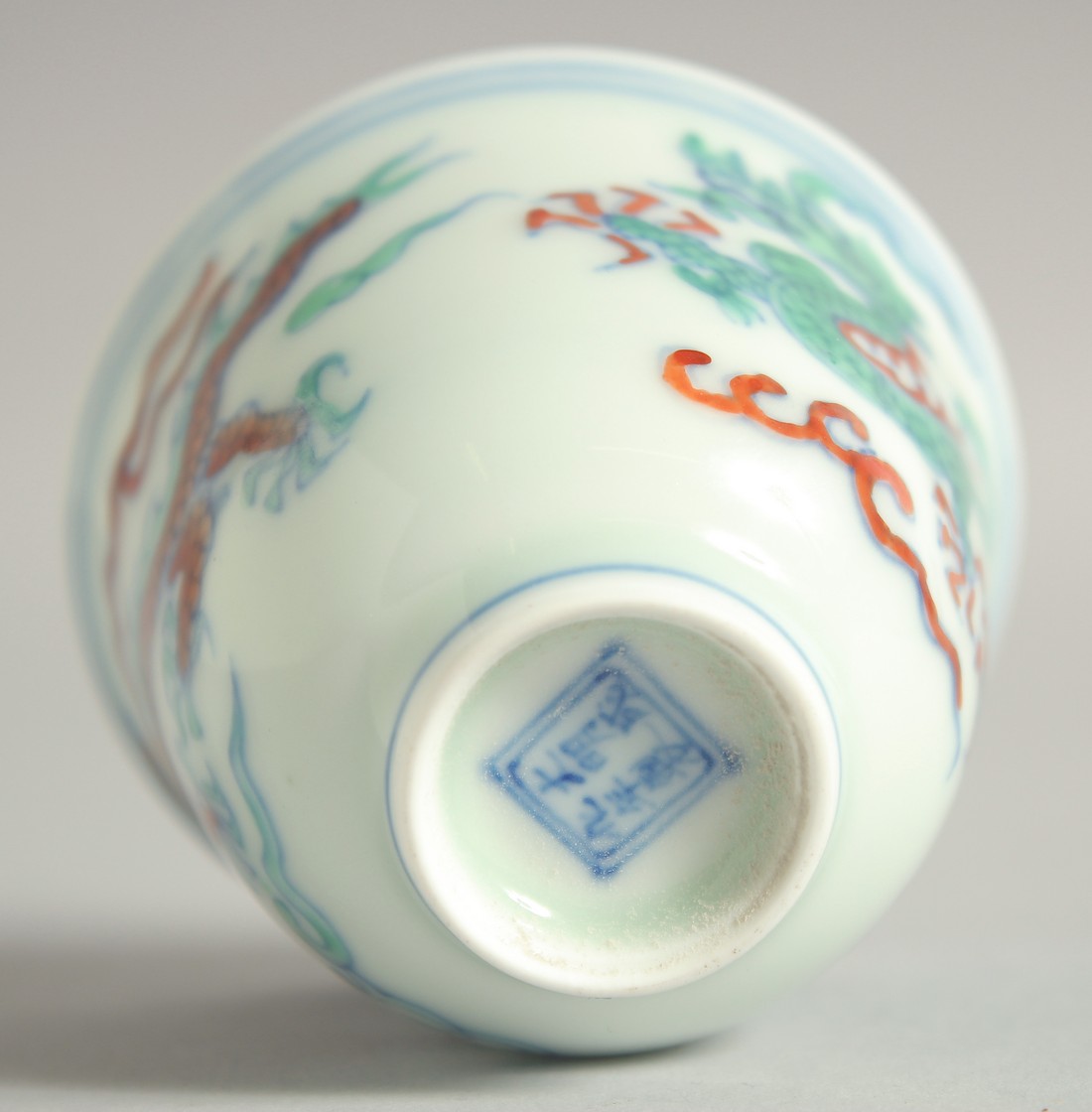 A CHINESE DOUCAI PORCELAIN DRAGON CUP, 6.5cm diameter. - Image 2 of 5