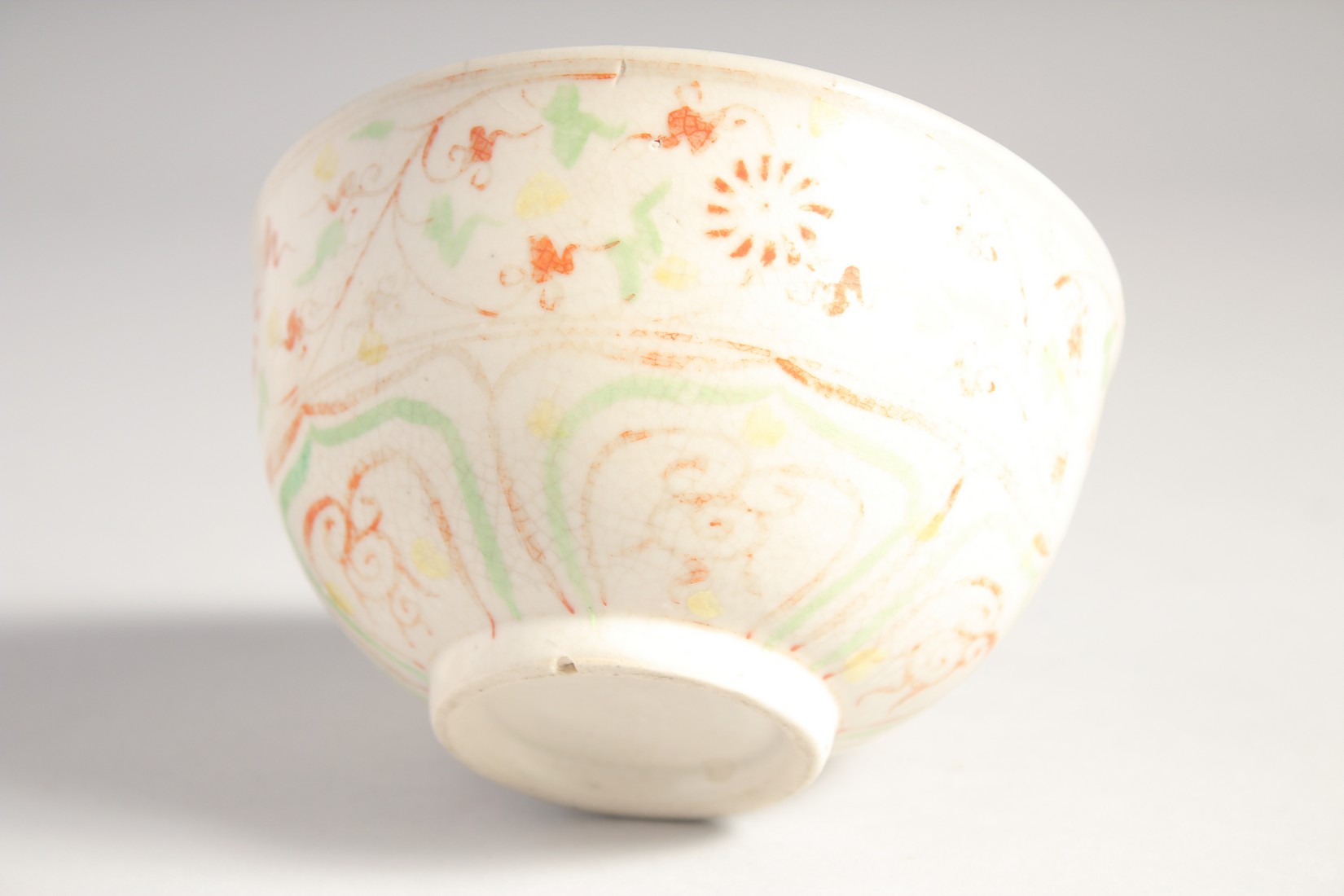 A CHINESE TRI-COLOUR BOWL, 12cm diameter. - Image 3 of 6