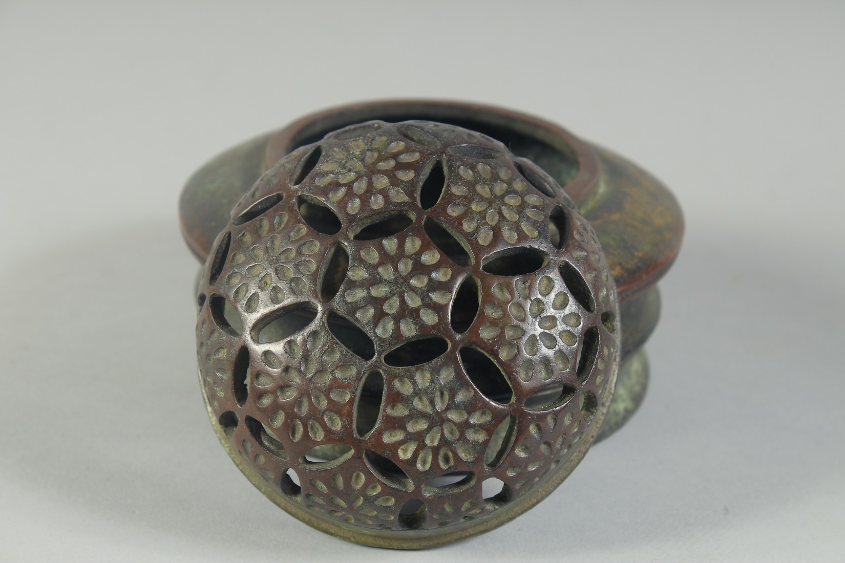 A CHINESE CIRCULAR BRONZE CENSER AND COVER. 4.5ins diameter. - Image 2 of 3
