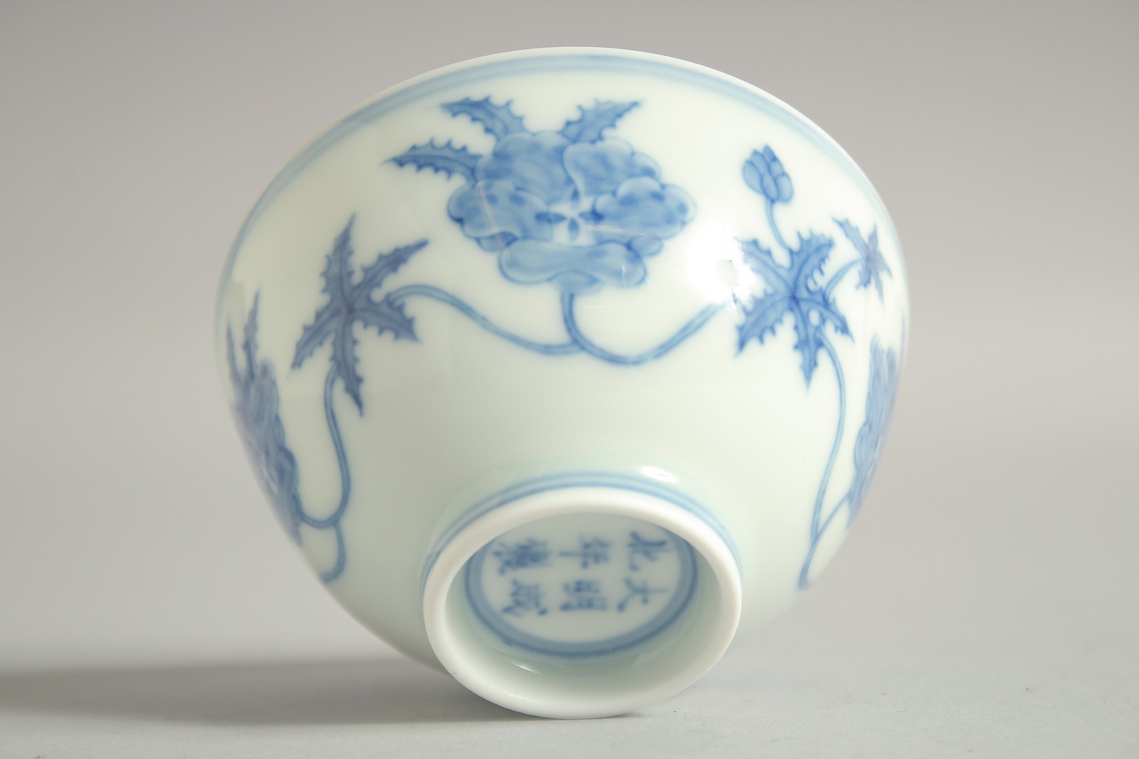 A CHINESE BLUE AND WHITE PORCELAIN CUP, 7.5cm diameter. - Image 2 of 5