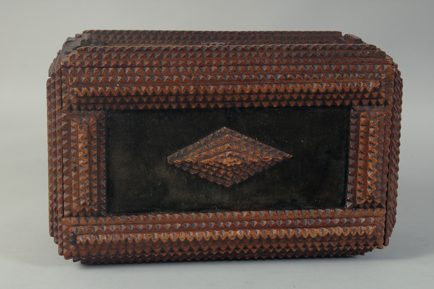 A TAMPART VELVET LINED WOODEN BOX. 10ins long. - Image 3 of 4
