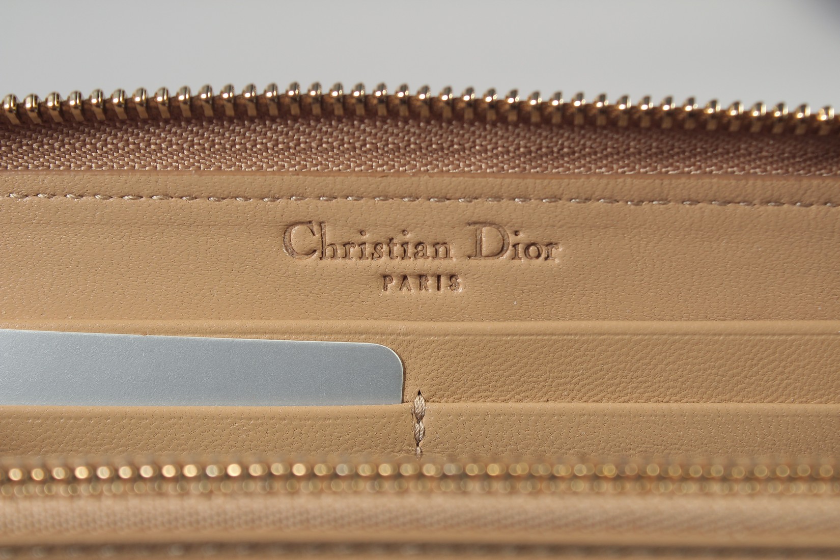 A CHRISTIAN DIOR PADDED PURSE. 20cm long, 11cm high, with a Dior gilt tag, in a dust cover. - Bild 3 aus 7