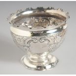 A SMALL EDWARD VII SILVER ROSE BOWL with repousse body. 3.5ins diameter, Sheffield 1904.