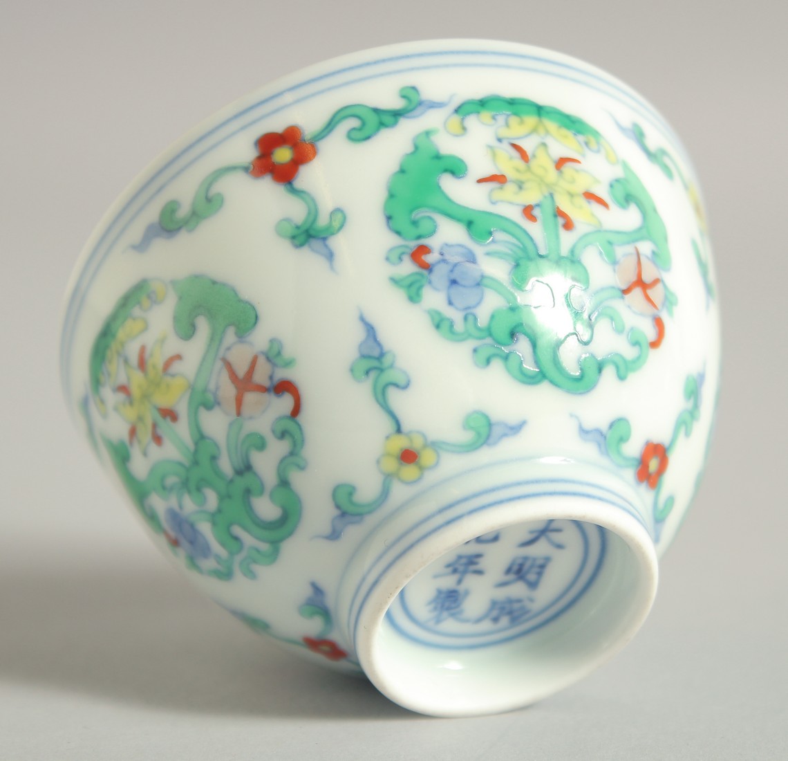 A CHINESE DOUCAI PORCELAIN CUP, 7.5cm diameter. - Image 3 of 6