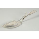 A GEORGE III SILVER FIDDLE AND THREAD PATTERN CAKE/ ASPARAGUS SERVERS. London 1807. Maker: I. S.