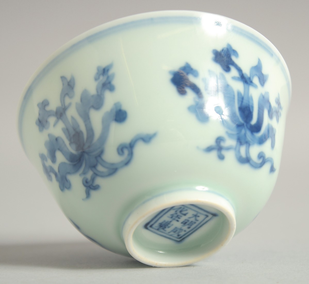 A CHINESE BLUE AND WHITE PORCELAIN CUP, six-character mark to base, 7.5cm diameter. - Image 3 of 7