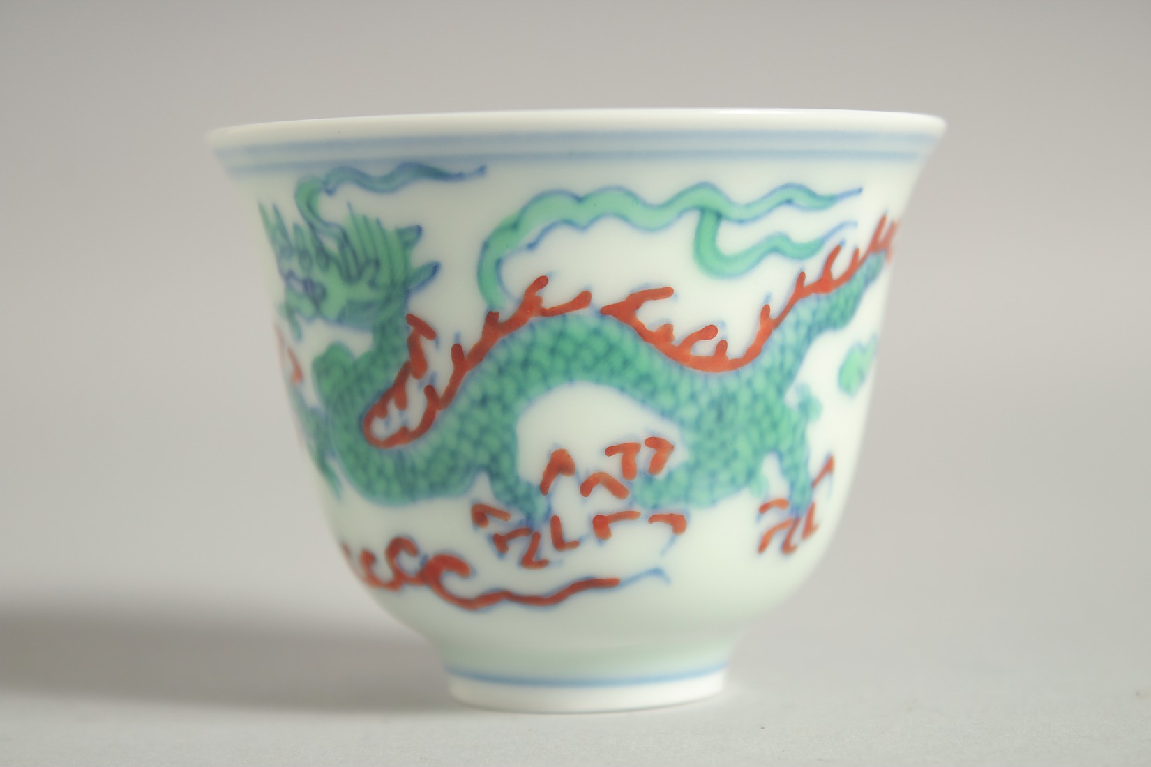 A CHINESE DOUCAI PORCELAIN DRAGON CUP, 6.5cm diameter. - Image 5 of 5