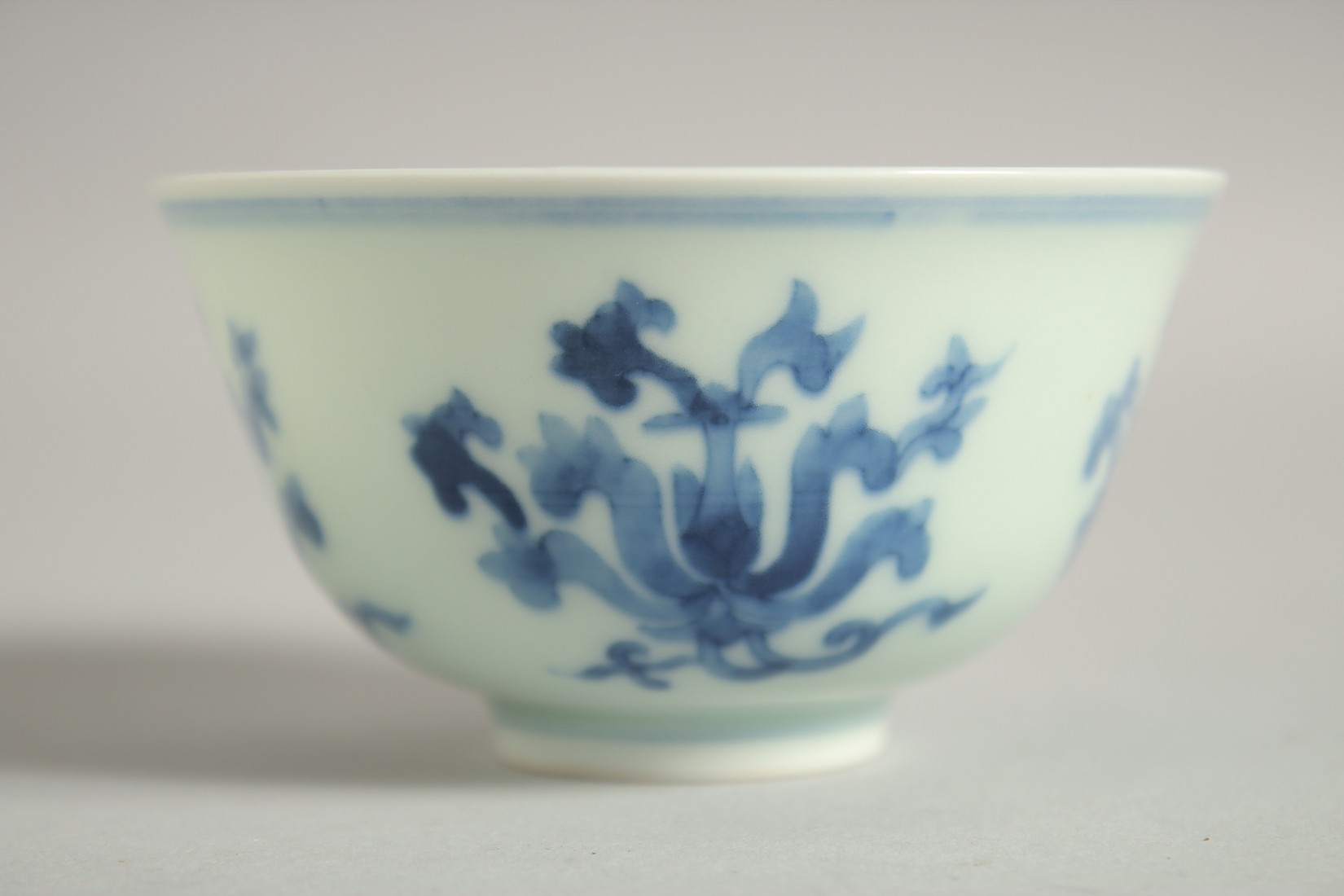 A CHINESE BLUE AND WHITE PORCELAIN CUP, six-character mark to base, 7.5cm diameter. - Image 6 of 7