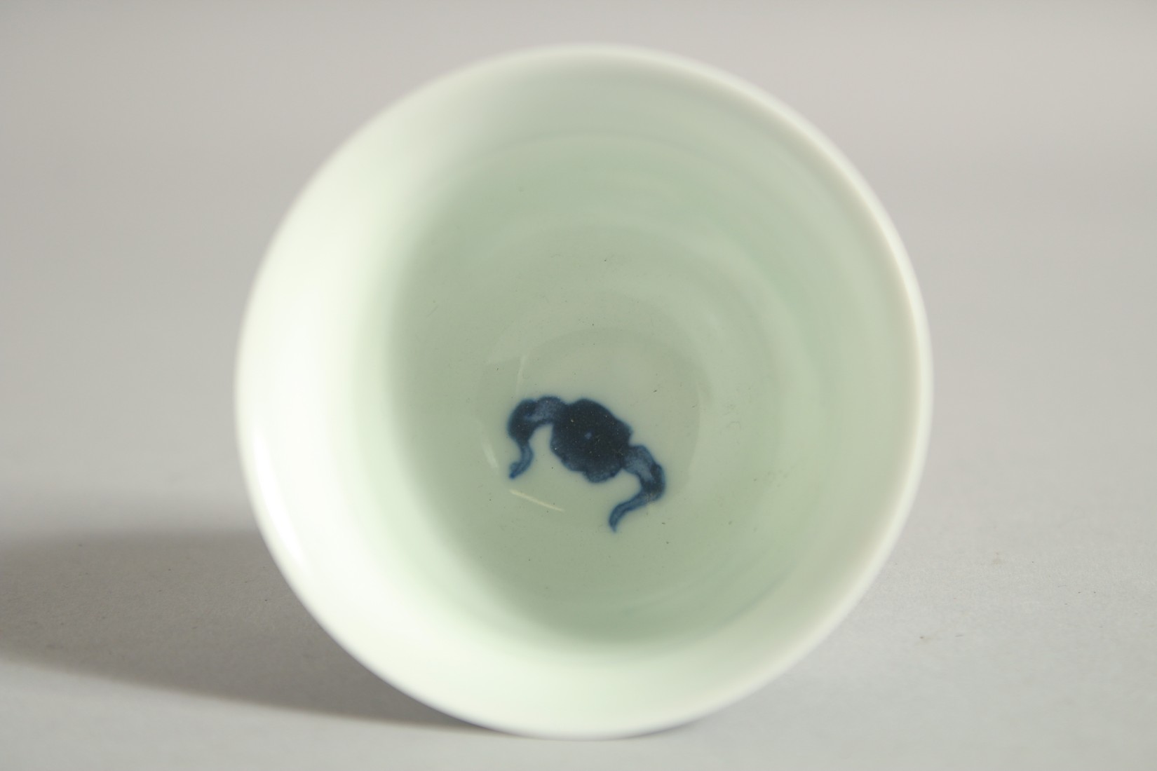 A CHINESE DOUCAI PORCELAIN DRAGON CUP, 6.5cm diameter. - Image 3 of 5