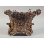 A GOOD 18TH CENTURY CARVED AND GILDED LIMEWOOD WALL BRACKET. 7ins high x 10ins wide.