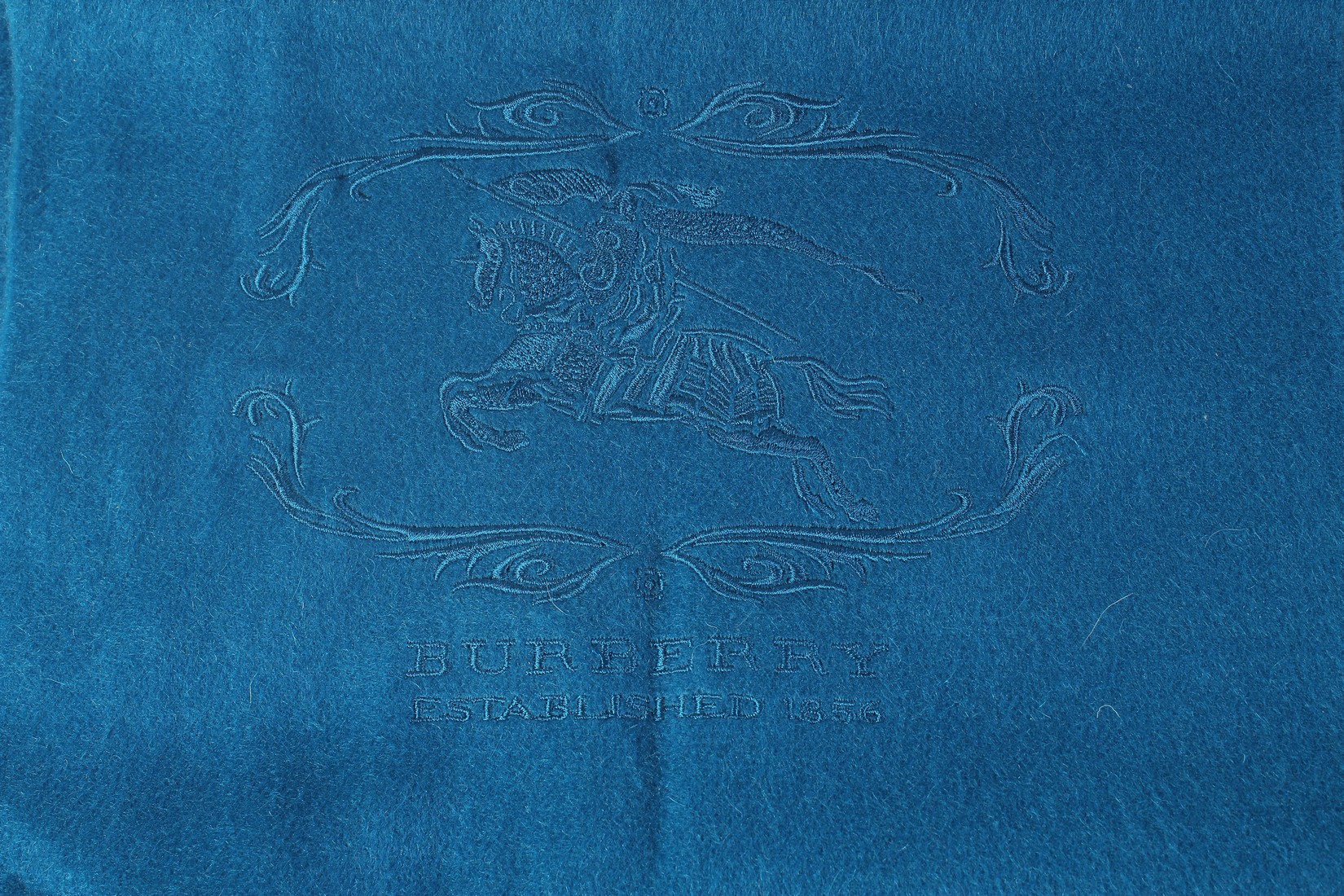 A BURBERRY BLUE CASHMERE SCARF with horse and rider design, 4ft long. - Bild 2 aus 3