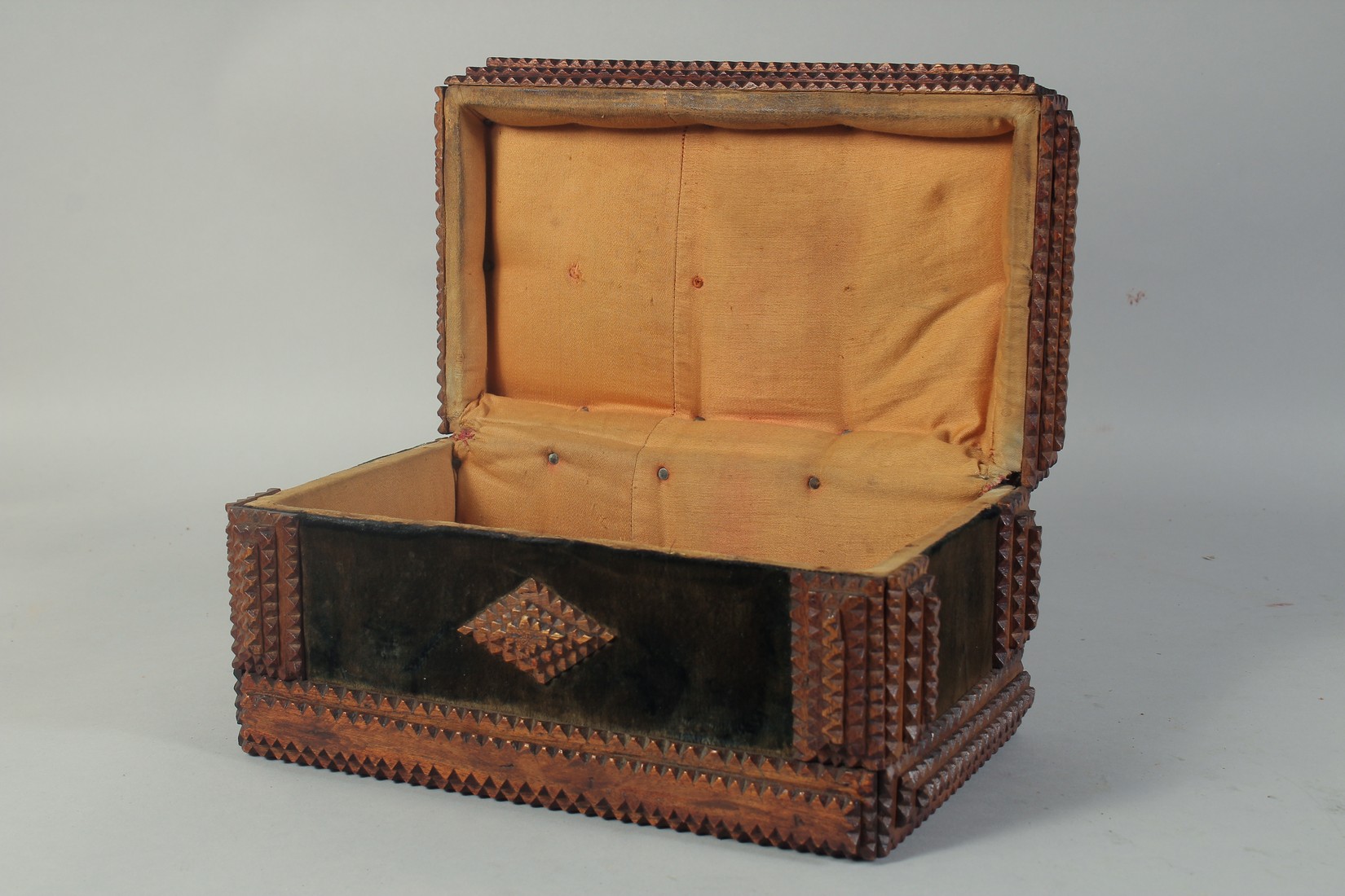 A TAMPART VELVET LINED WOODEN BOX. 10ins long. - Image 4 of 4