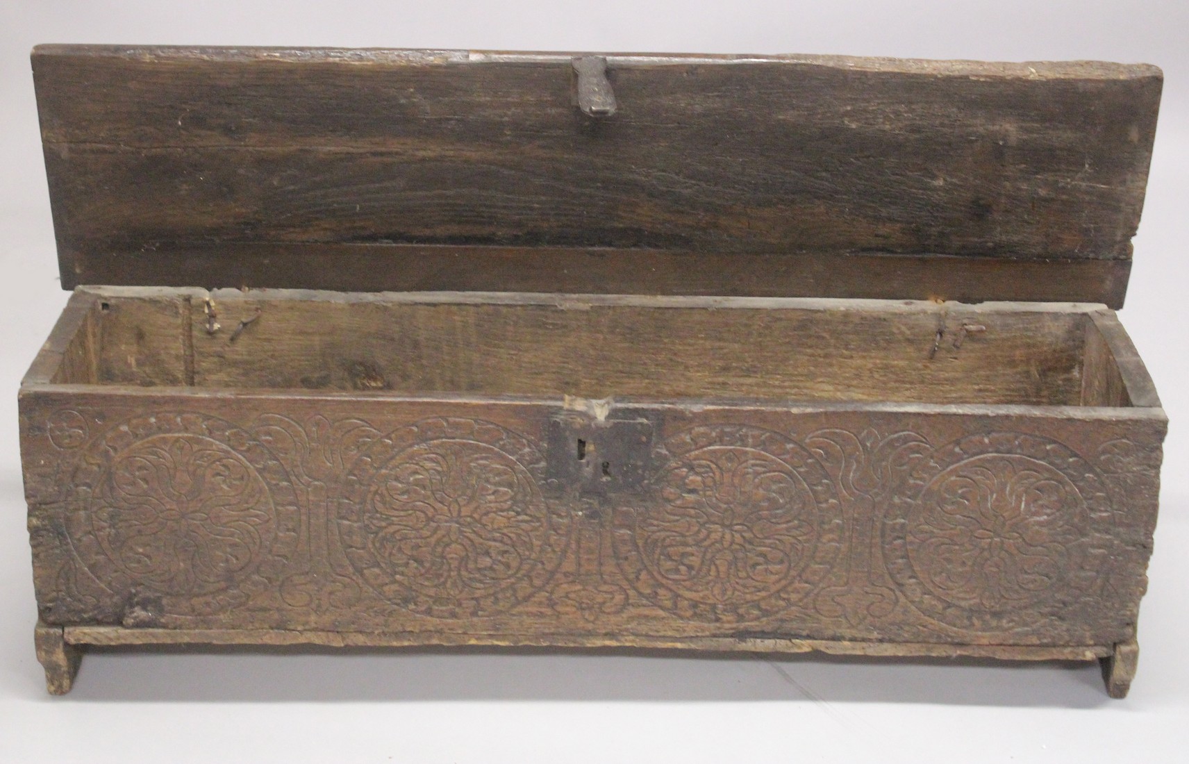 A VERY EARLY POSSIBLY 16TH CENTURY OAK SWORD CHEST with plain plank top and sides. The front with - Image 5 of 6