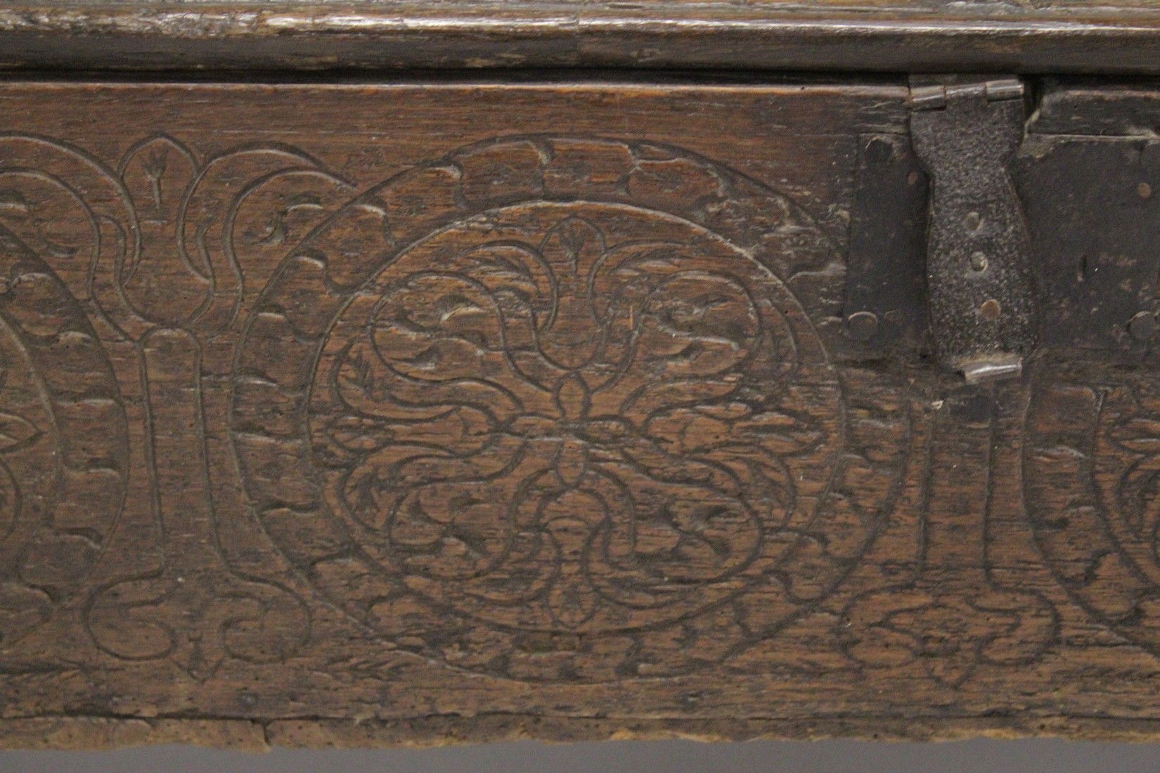 A VERY EARLY POSSIBLY 16TH CENTURY OAK SWORD CHEST with plain plank top and sides. The front with - Image 2 of 6