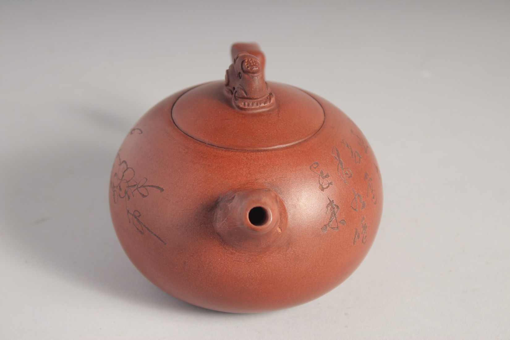 A CHINESE YIXING TEAPOT signed by Gu Jing Zhou, 16cm spout to handle. - Image 8 of 8