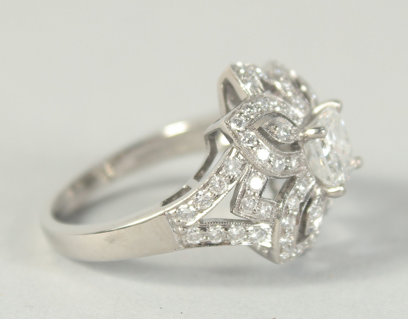 A GOOD 18CT WHITE GOLD DIAMOND COCKTAIL RING. - Image 3 of 5