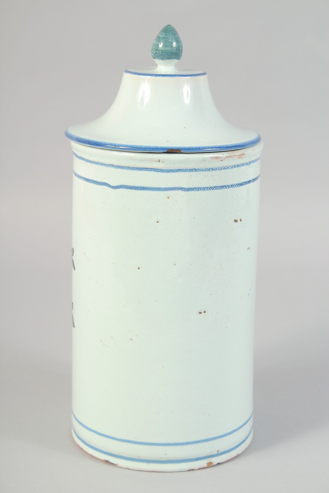 AN 18TH CENTURY CONTINENTAL TIN GLAZE DRUG JAR. "POMAT CITRINUM" 11ins high. - Image 3 of 7