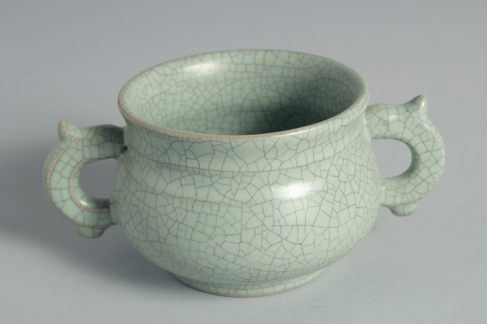 A CHINESE CELADON TWIN HANDLE CENSER, 15cm wide (handle to handle). - Image 5 of 6