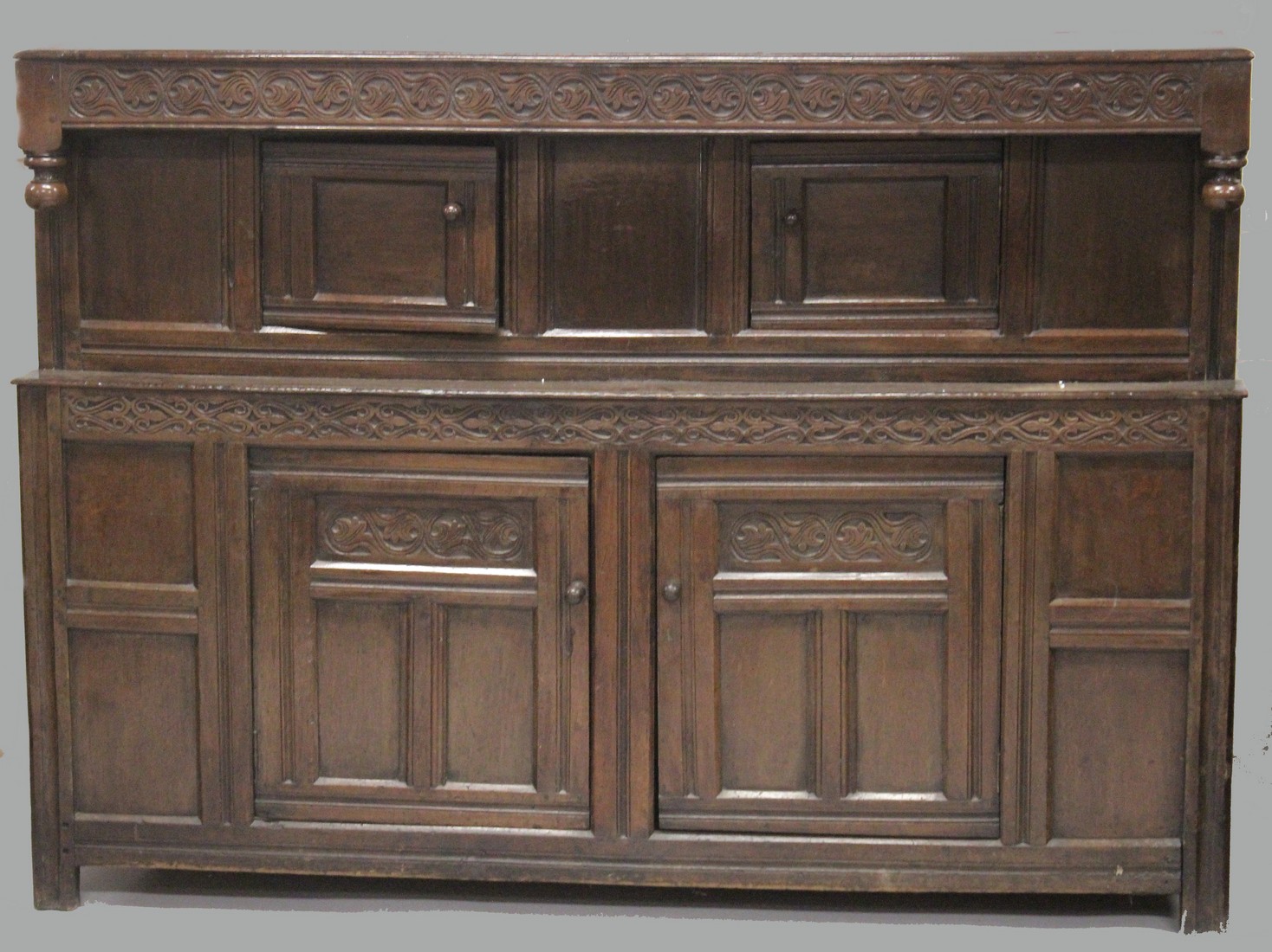 A GOOD 18TH CENTURY OAK COURT CUPBOARD, GOOD COLOUR with plain top, the front with carved frieze