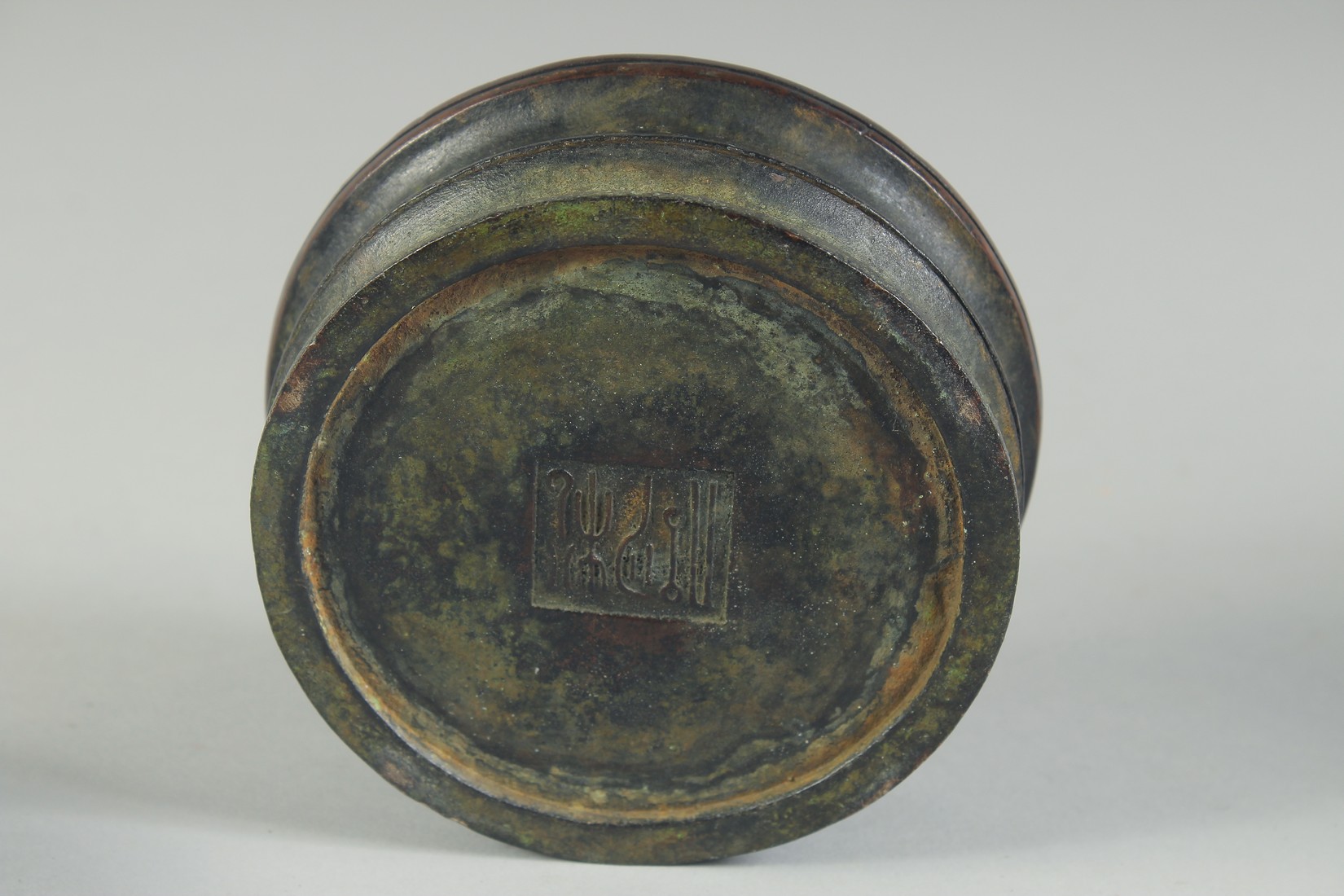 A CHINESE CIRCULAR BRONZE CENSER AND COVER. 4.5ins diameter. - Image 3 of 3