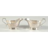 A PAIR OF MAPPIN AND WEBB SILVER SAUCEBOATS. Birmingham 1934. Weight: 10ozs.
