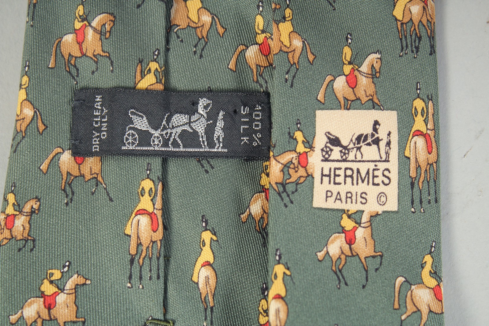 A HERMES SILK TIE, horse and rider, and a Daniel Hechter handkerchief. (2). - Bild 6 aus 6