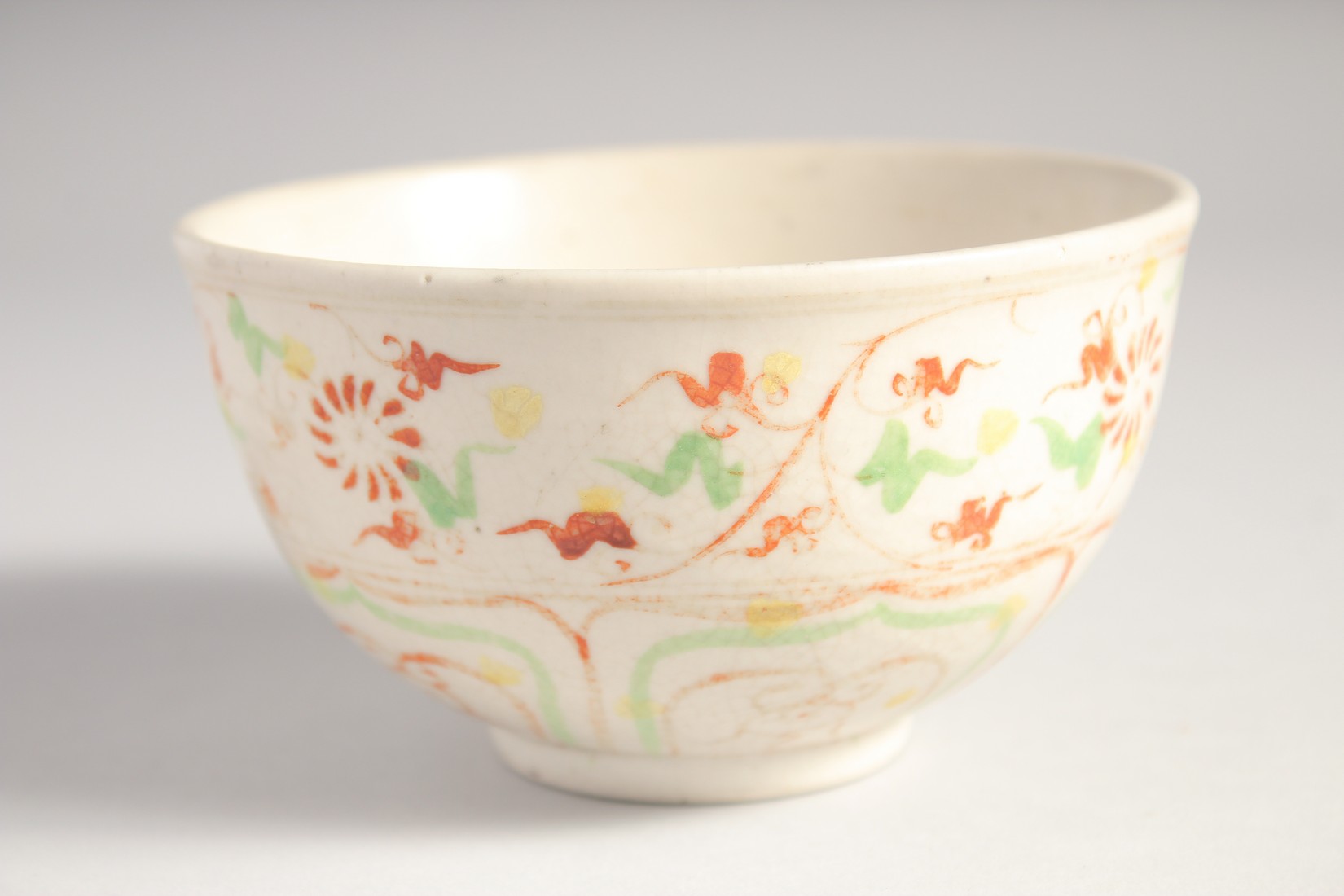 A CHINESE TRI-COLOUR BOWL, 12cm diameter. - Image 6 of 6