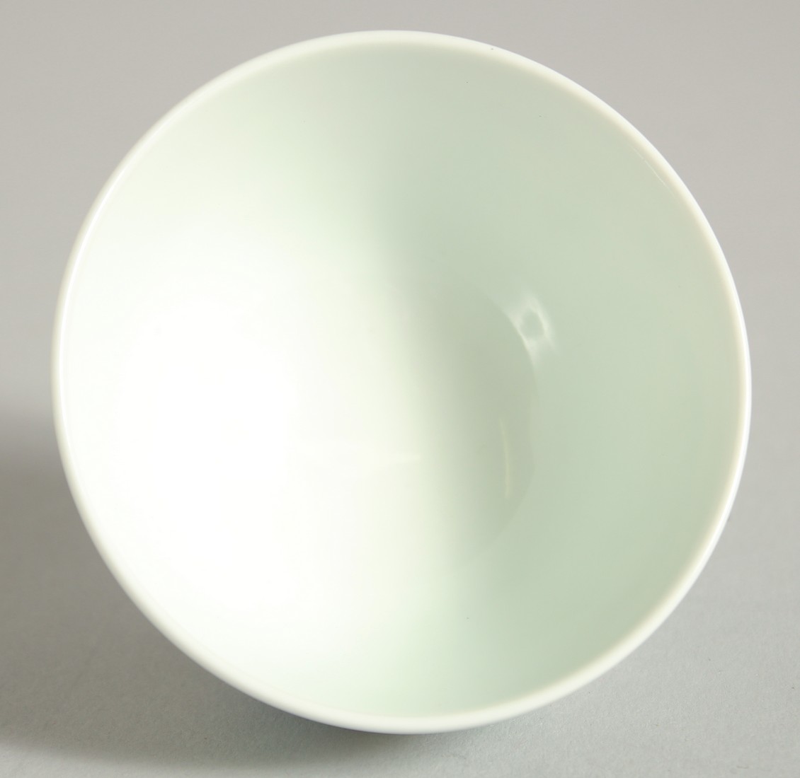 A CHINESE DOUCAI PORCELAIN CUP, 7.5cm diameter. - Image 4 of 6