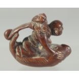 A CARVED WOOD MONKEY NETSUKE. 4cm.