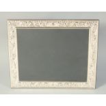 A GOOD UPRIGHT SILVER FRAMED PHOTOGRAPH FRAME. Photo size 10ins x 8ins. London hallmark, modern.