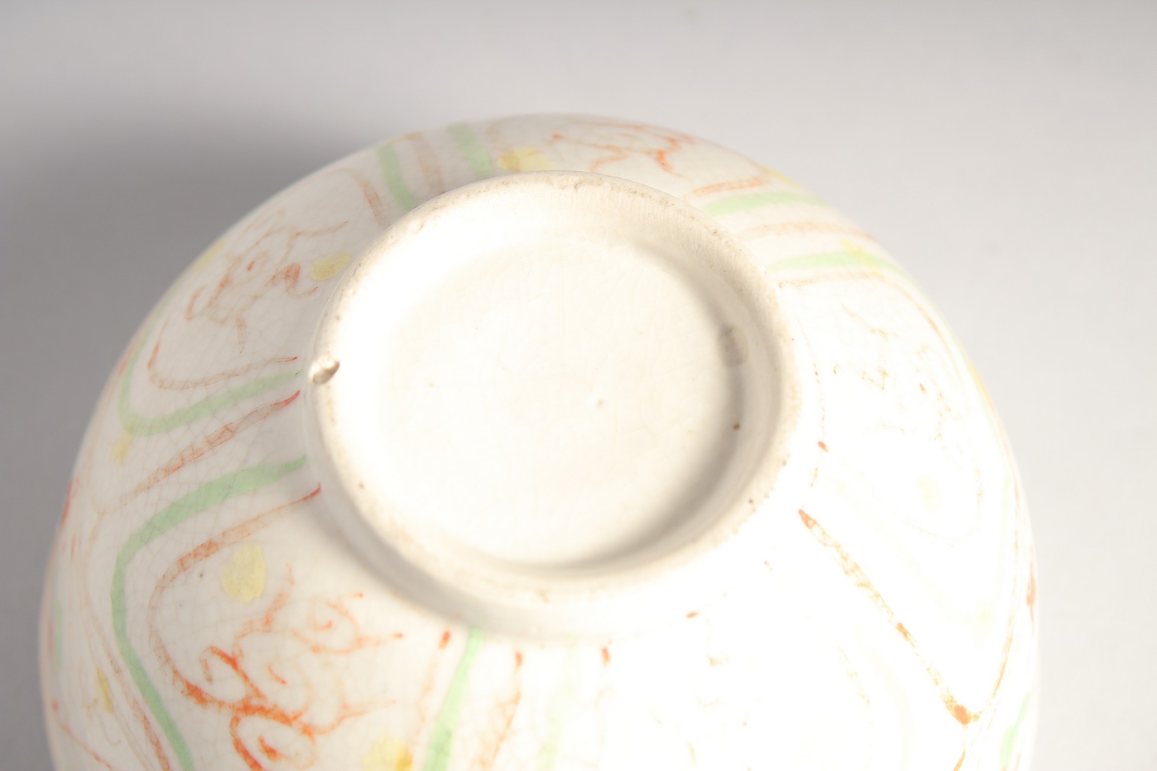A CHINESE TRI-COLOUR BOWL, 12cm diameter. - Image 2 of 6