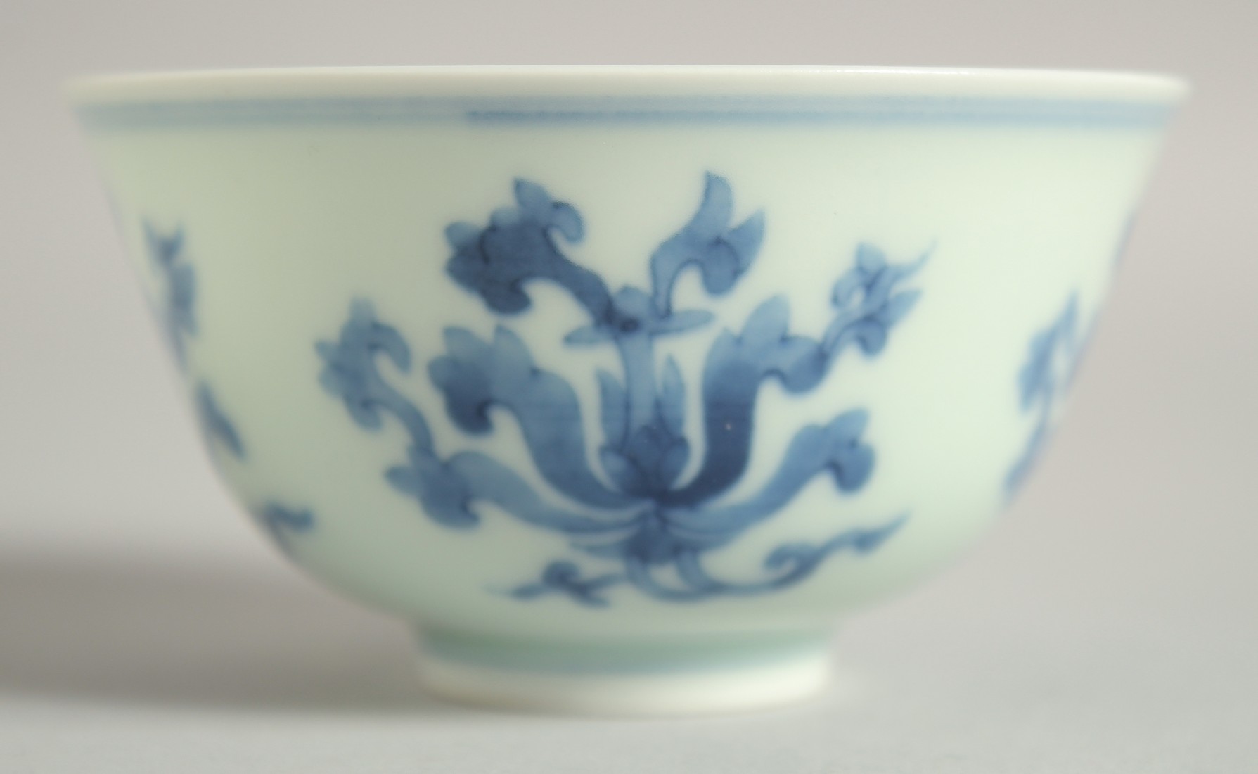 A CHINESE BLUE AND WHITE PORCELAIN CUP, six-character mark to base, 7.5cm diameter.