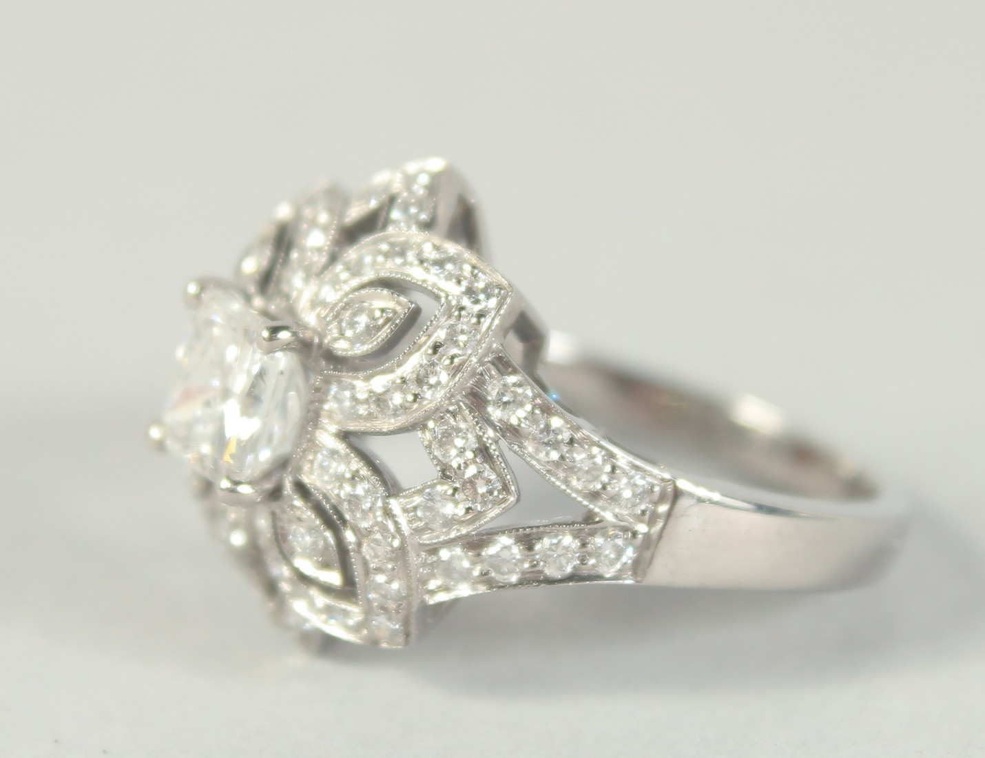 A GOOD 18CT WHITE GOLD DIAMOND COCKTAIL RING. - Image 2 of 5