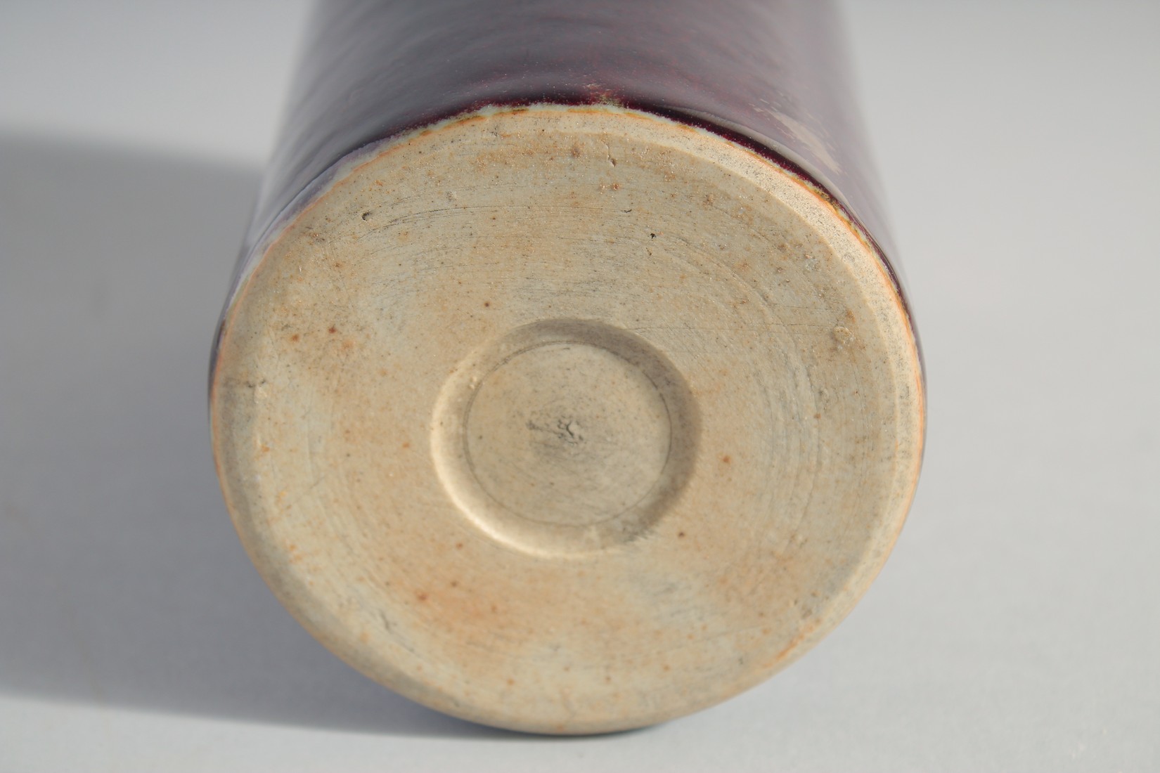 A CHINESE IRON RED GLAZE CYLINDRICAL BRUSH POT, 15cm high. - Image 2 of 5