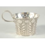 A SILVER COPY OF A ROMAN CUP by G. N. & R. H. Chester 1903. Weight: 5ozs.