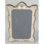 A GOOD UPRIGHT SILVER FRAMED PHOTOGRAPH FRAME. Photo size 11ins x 7.5ins. London hallmark, modern.