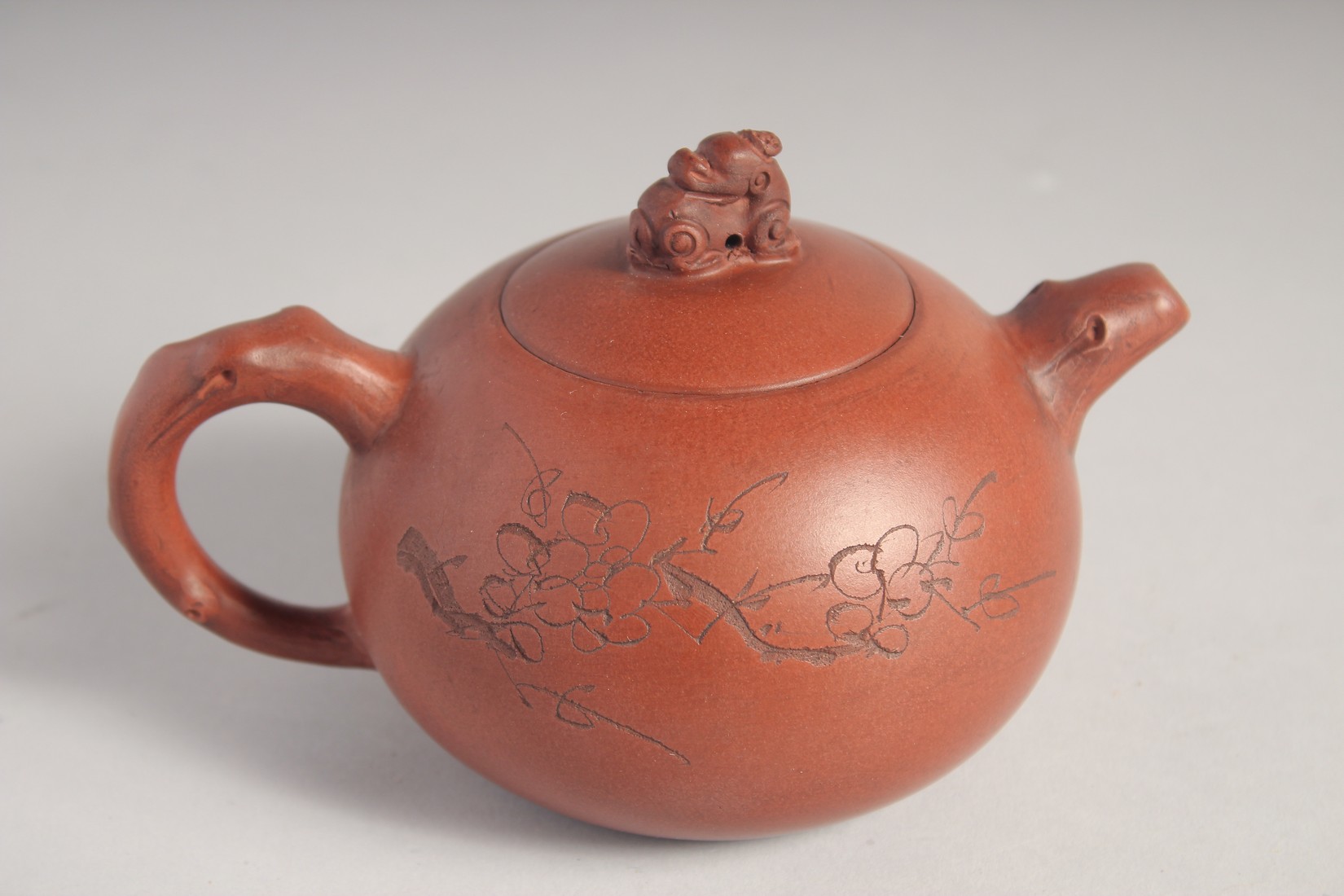 A CHINESE YIXING TEAPOT signed by Gu Jing Zhou, 16cm spout to handle. - Image 7 of 8
