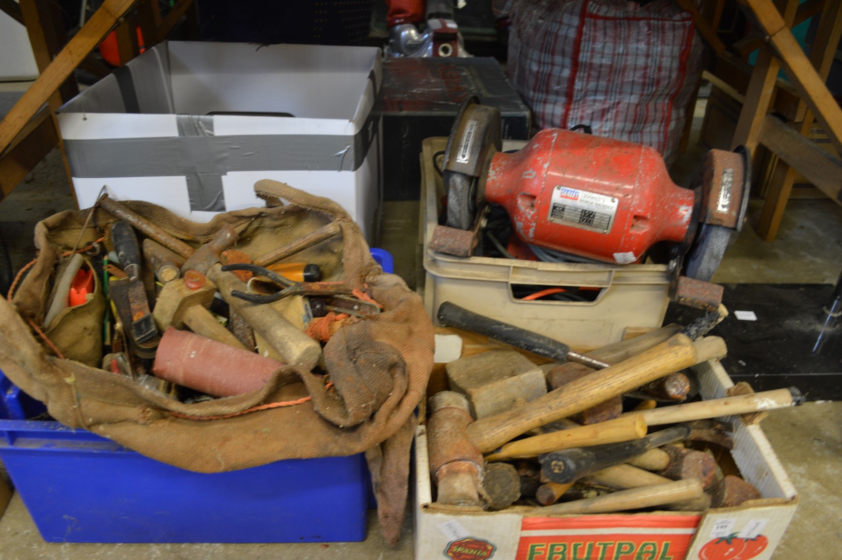 Large quantity of tools and accessories. - Image 2 of 4