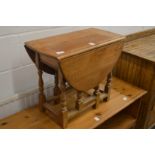 A oak drop leaf gateleg occasional table.