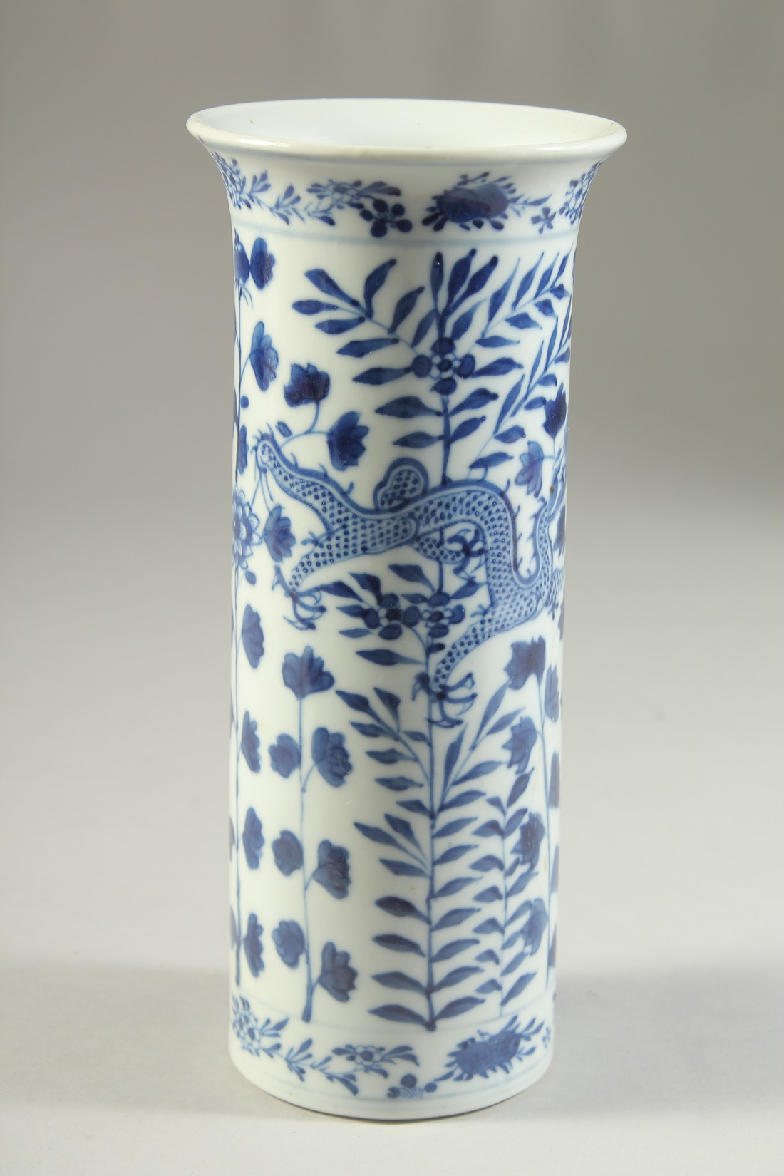 A CHINESE BLUE AND WHITE PORCELAIN SLEEVE VASE, painted with dragons and floral motif, (af), 20cm - Image 2 of 6