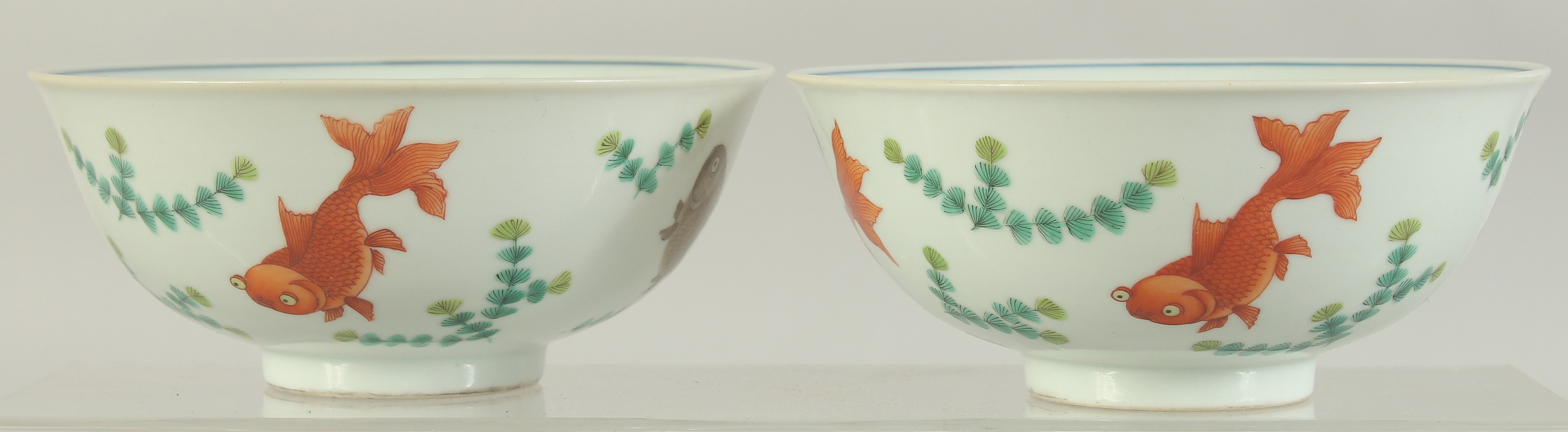 A PAIR OF CHINESE FAMILLE ROSE PORCELAIN BOWLS, the exterior painted with coral red fish, the - Image 3 of 9