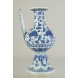 A CHINESE BLUE AND WHITE PORCELAIN EWER, 22cm high.