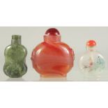 THREE CHINESE SNUFF BOTTLES.