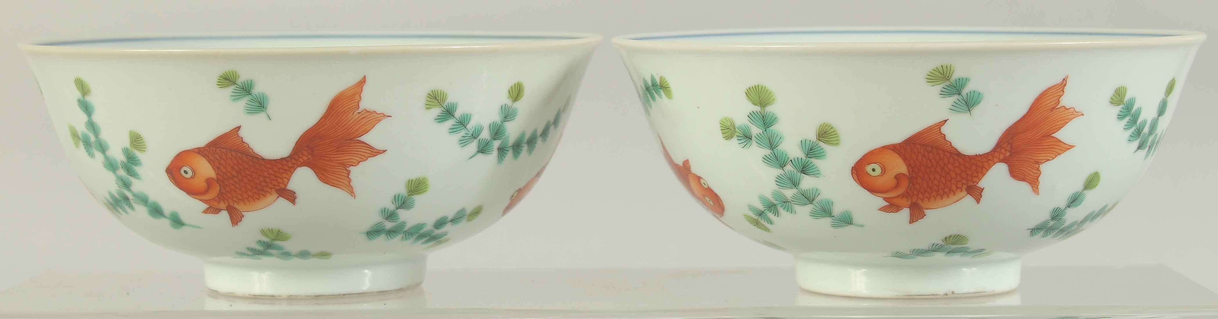 A PAIR OF CHINESE FAMILLE ROSE PORCELAIN BOWLS, the exterior painted with coral red fish, the - Image 4 of 9